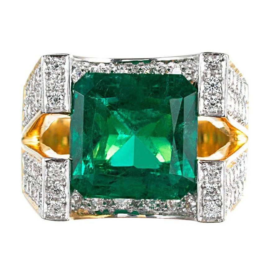 Contemporary Style 5.00 Carat Emerald and Diamond Ring