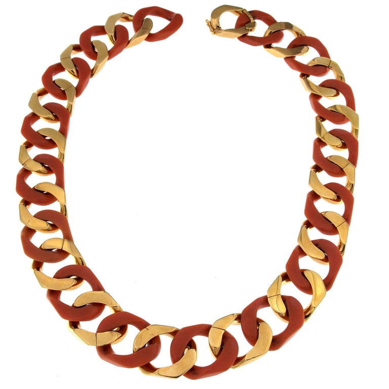 Parure Necklace and Bracelet in Coral and Pink Gold Chain For Sale at