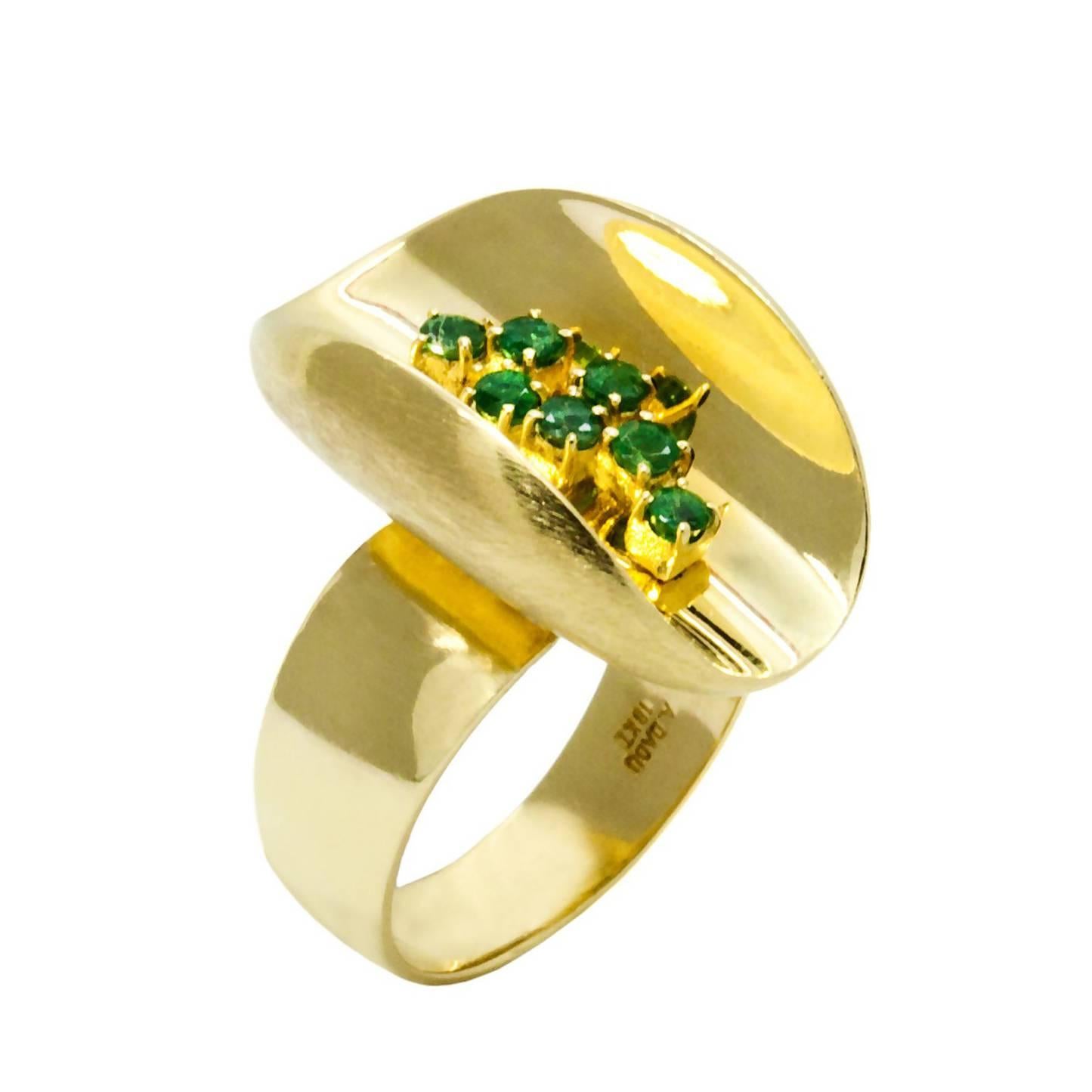 Daou Emerald Yellow Gold Ellipse Cocktail Ring For Sale