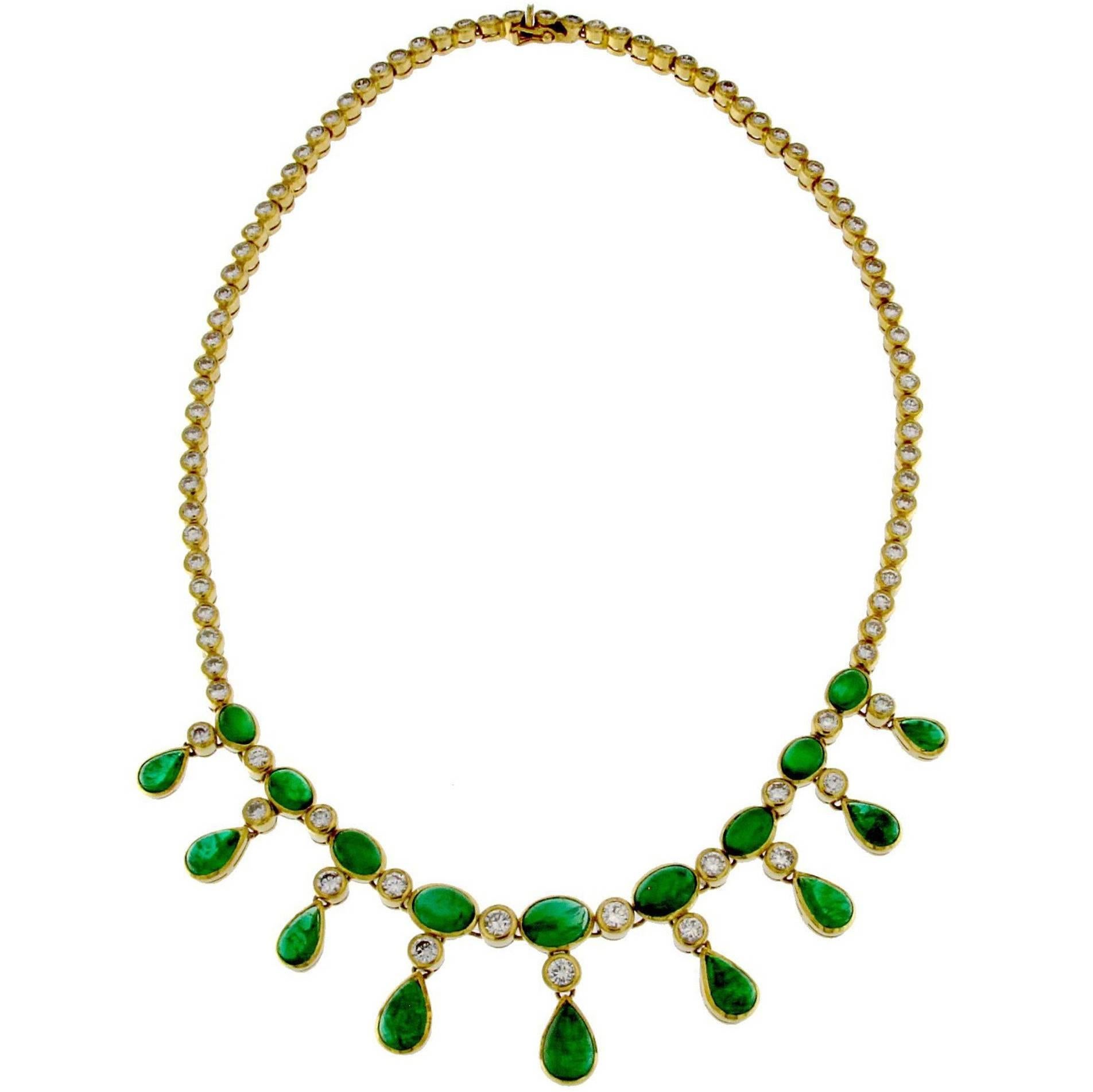 18 Karat Gold Necklace in Emerald and White Diamonds