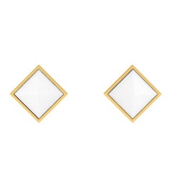 Ferrucci, clous d'oreilles pyramides d'agate blanche en or jaune 18 carats