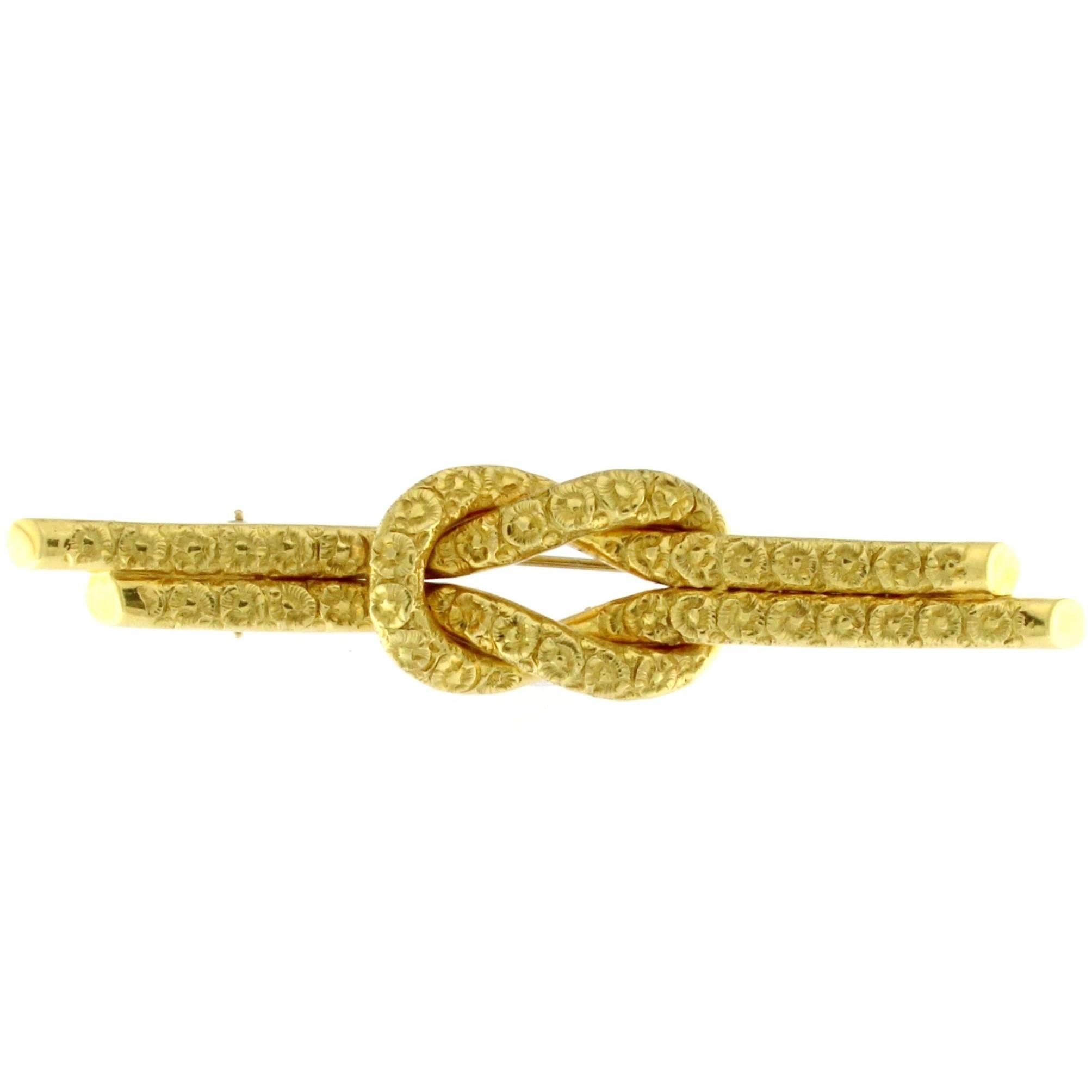 Chiselled Brooch in Yellow Gold 18 Karat For Sale