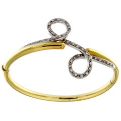 Comma Collection Oval-Shaped Rigid Bracelet in Yellow Gold with Diamonds