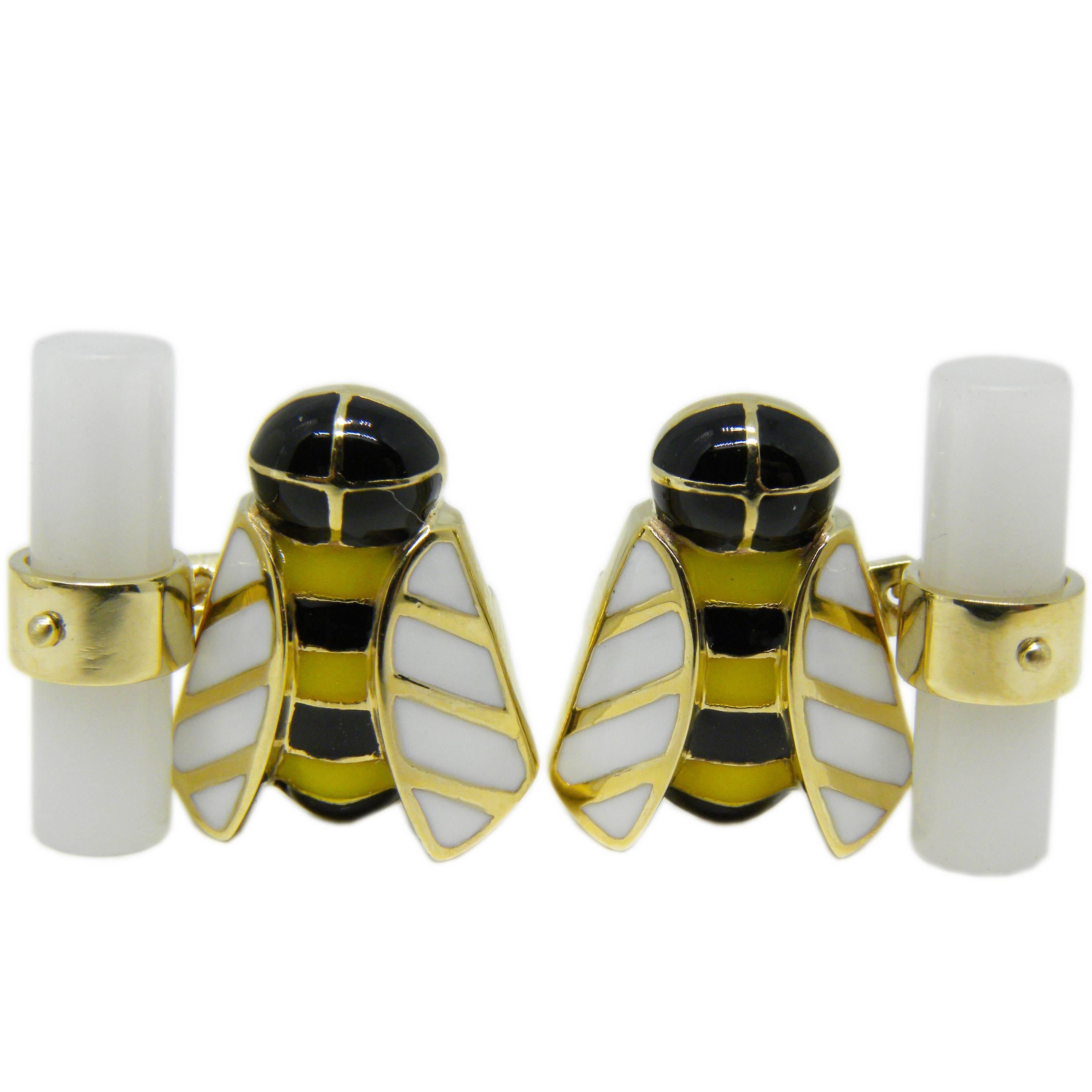 Boutons de manchette en or jaune Berca en forme d'abeille émaillée en agate blanche naturelle avec dos en bâton