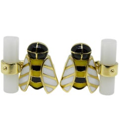 Gemelli in oro giallo Berca smaltati a forma di ape in agata bianca naturale, con retro a bastone