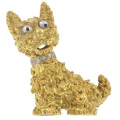 1960s Vintage 18 Karats Yellow Gold Dog and His Diamond Necklace Brooch 