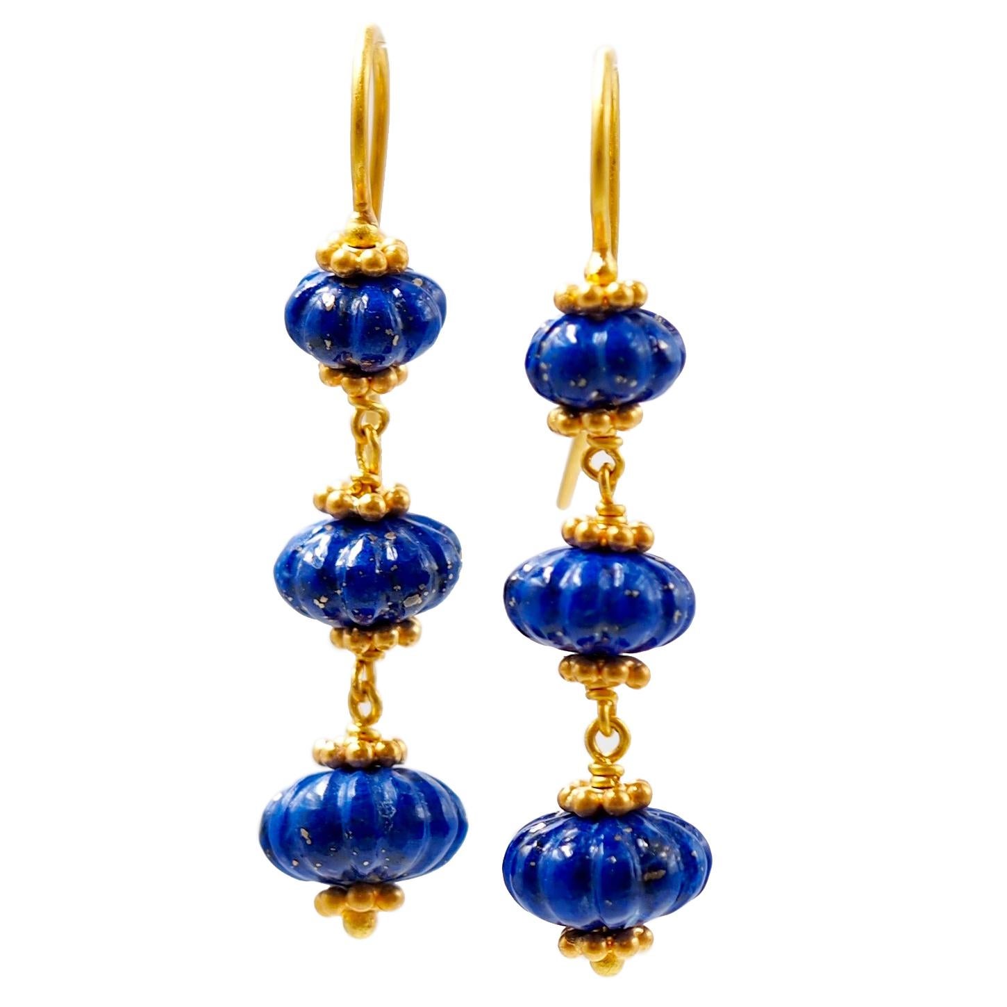 Boucles d'oreilles en forme de spirales en or 22 carats et lapis-lazuli couleur melon d'eau
