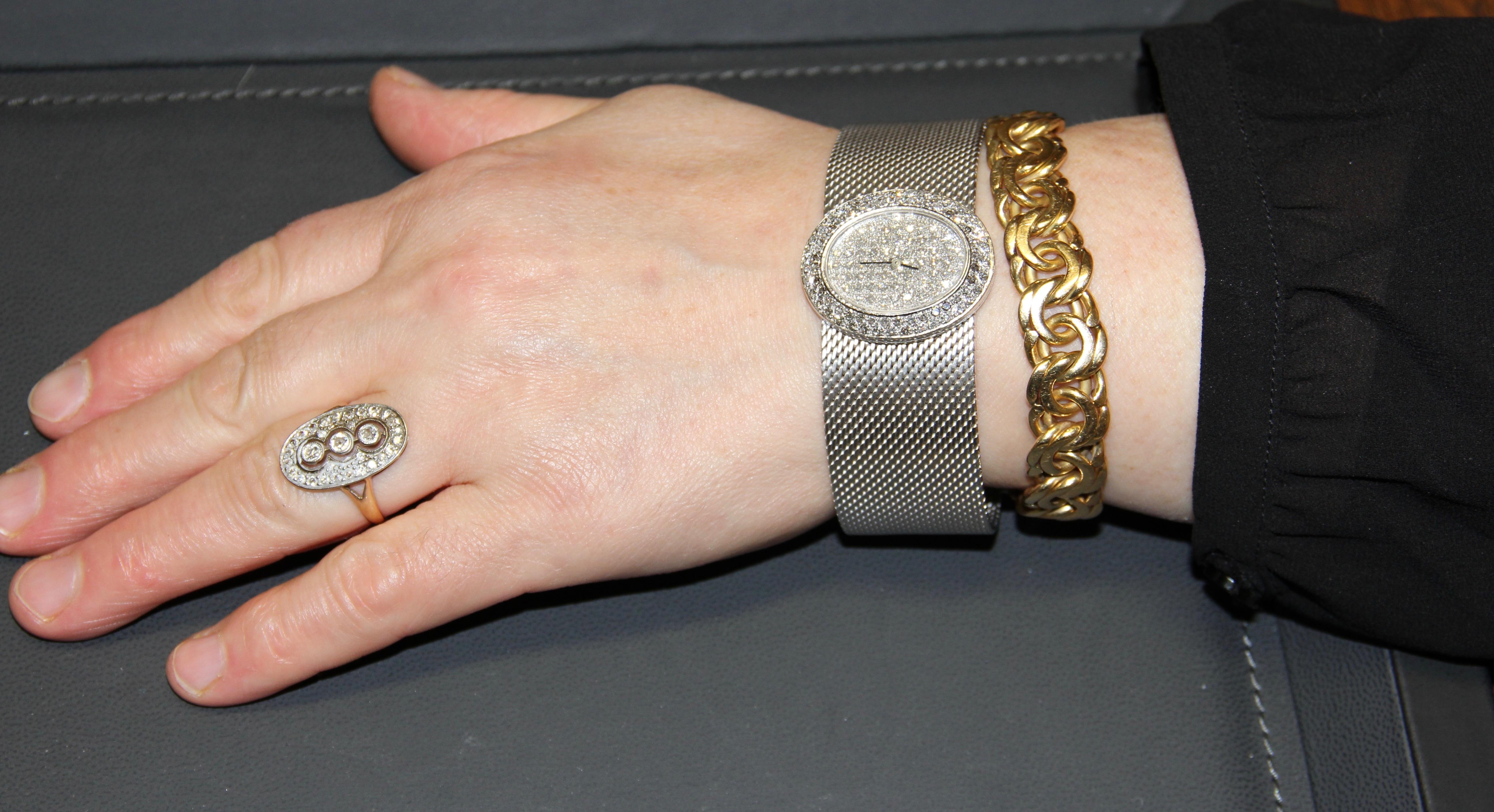 Montre-bracelet large et lourde en or blanc 14 carats avec diamants pour femmes en vente 2