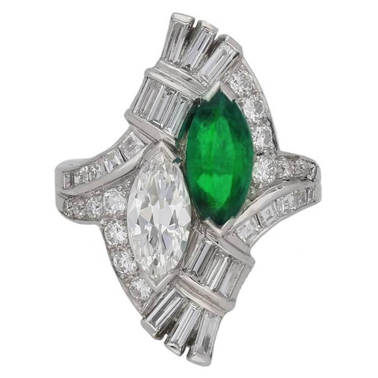 J. E. Caldwell emerald and diamond cocktail ring, American, circa 1940. For Sale