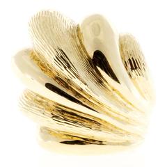 Kan Large Shell Textured Gold Hand Ring