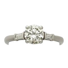 Contemporary 1.03 Carat Diamond and Platinum Solitaire Ring 4