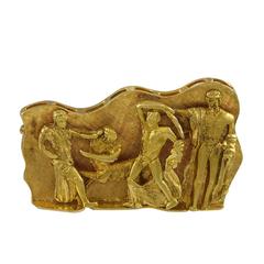 A Neoclassical Revivalist Gold Brooch. 8