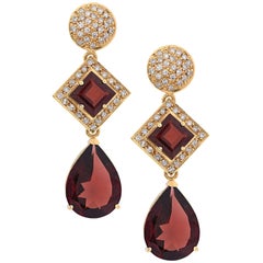 Almandine Boucles d'oreilles en goutte en or jaune avec grenats et diamants