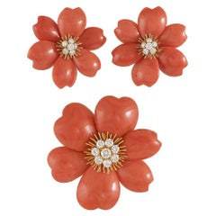 Van Cleef & Arpels Coral Diamond Gold Rose de Noel Brooch Suite 2