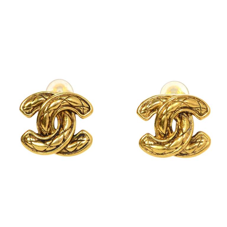 Chanel Vintage '90s Quilted Gold CC Clip On Earrings For Sale at 1stDibs