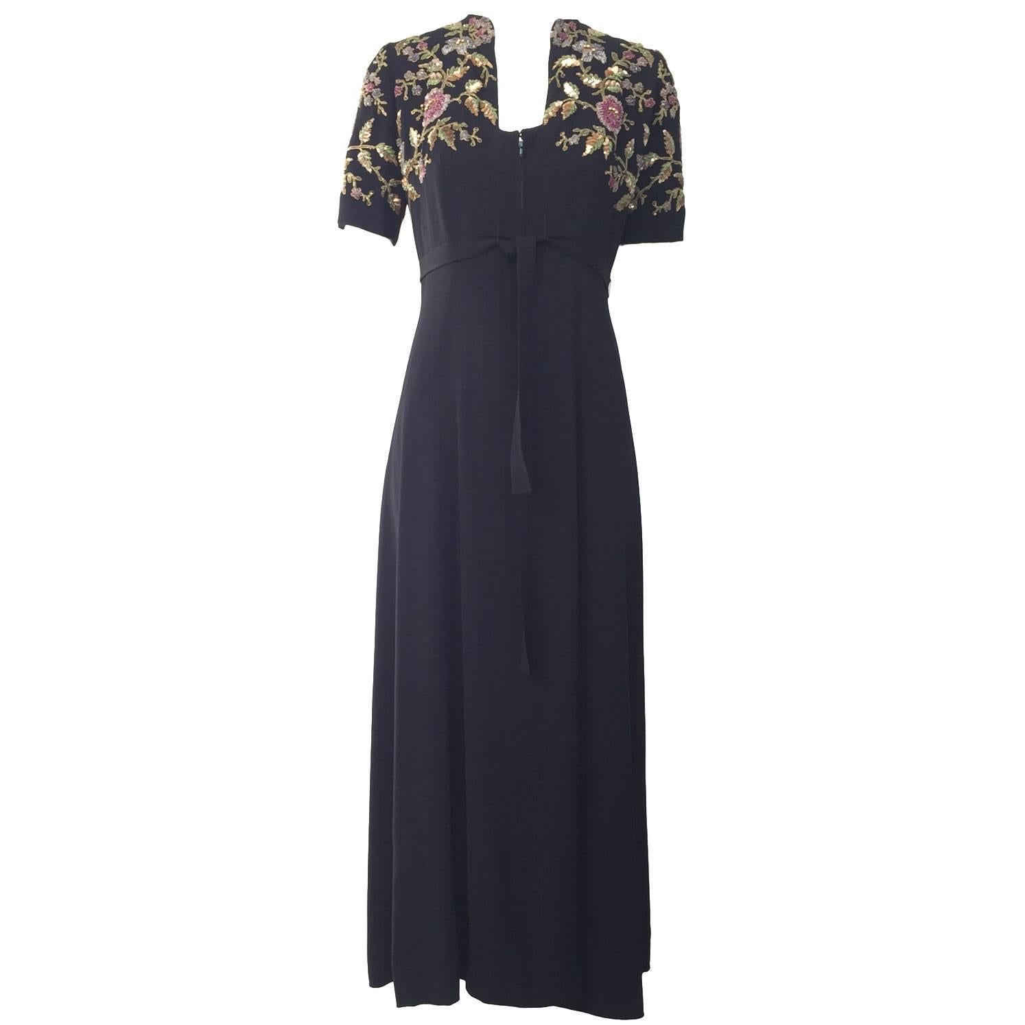 Años 40 Vestido negro de crepé bordado