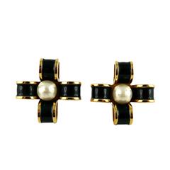 Chanel Vintage Enamel and Pearl Bow Clip-On Earrings 7