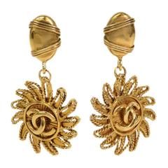 Chanel Vintage Gold Sun Dangle Earrings 7