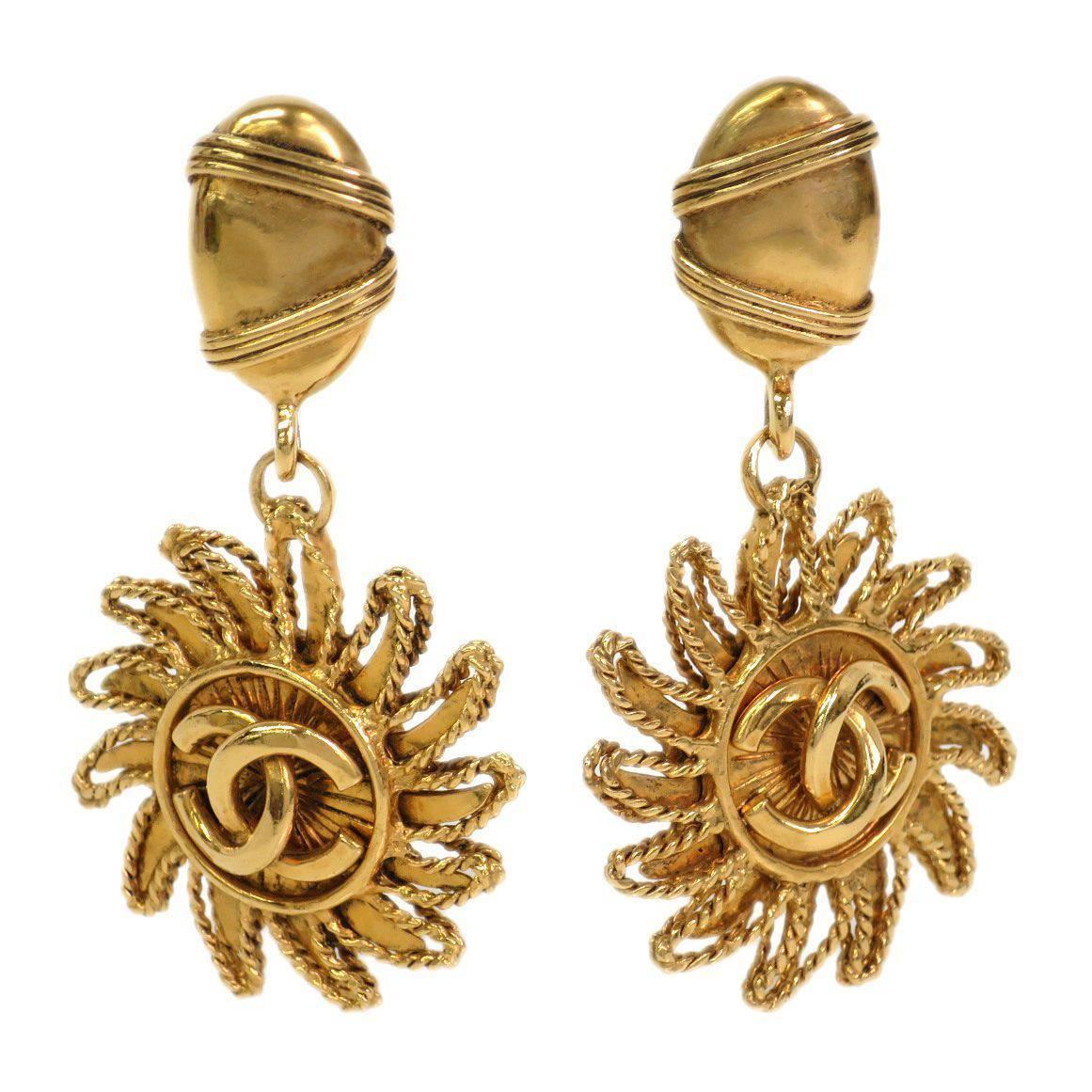 Chanel Vintage Gold Sun Dangle Earrings For Sale at 1stdibs