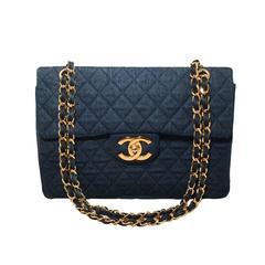 Chanel gesteppte Denim Maxi-Umhängetasche mit Klappe