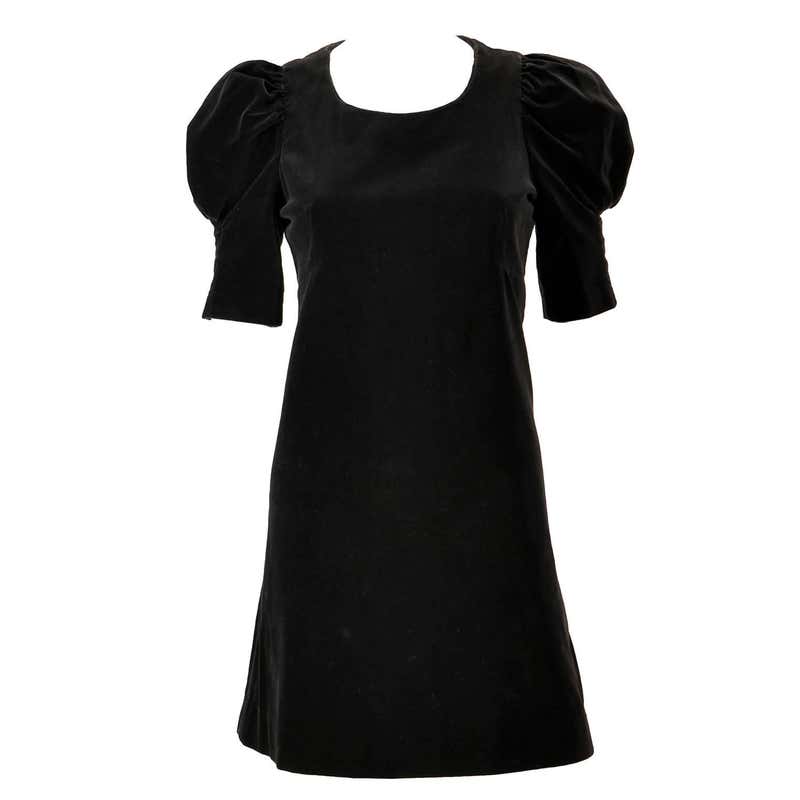 The little black dress by Chanel black and white silk Sculpted figure ...