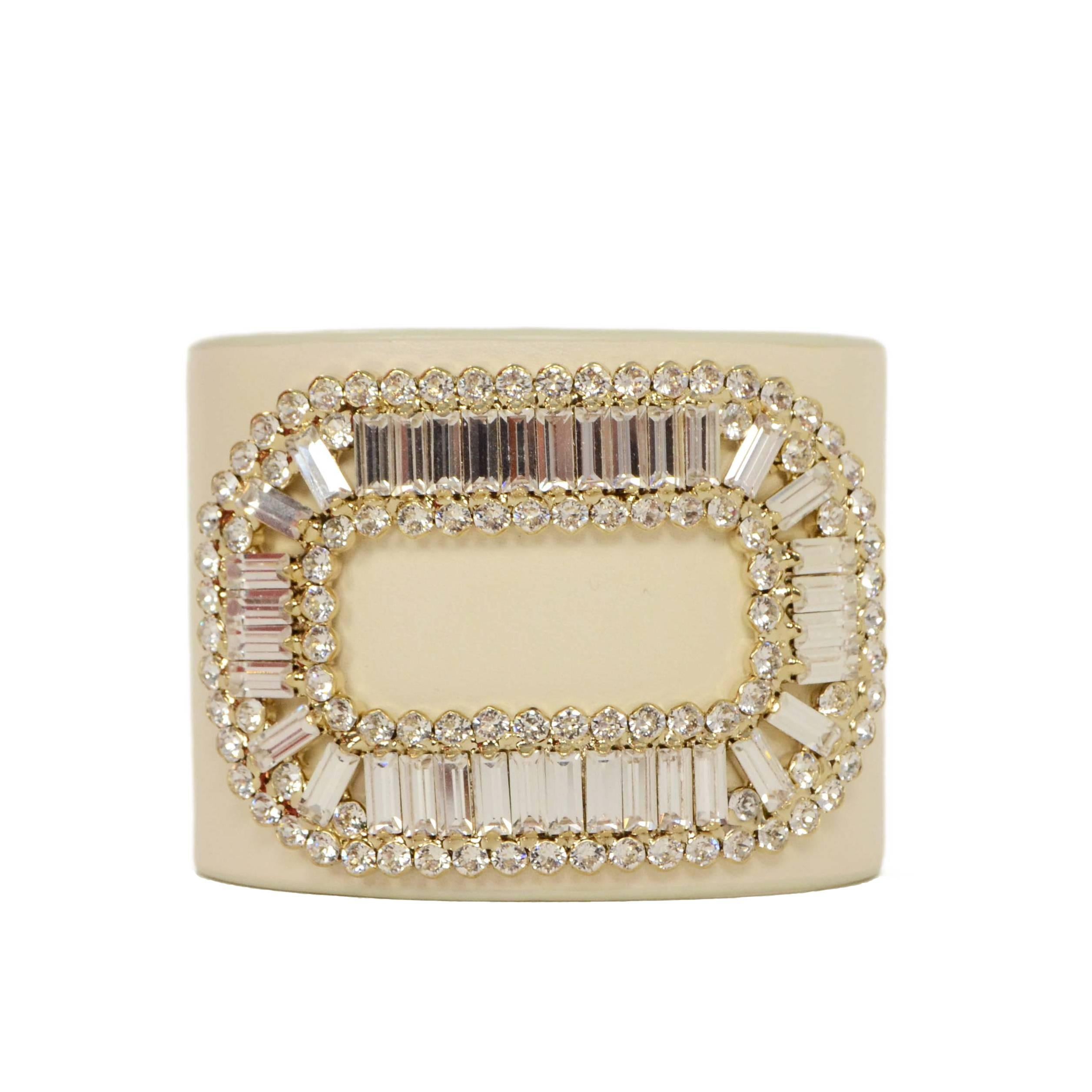 Roger Vivier - Manchette pèlerin en cuir ivoire et cristal