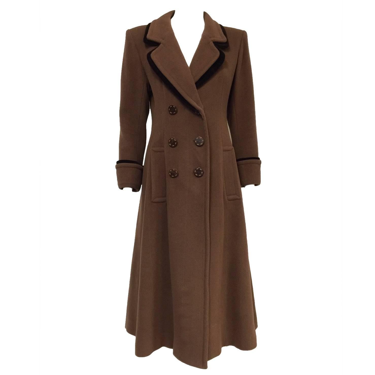 Vintage Yves Saint Laurent Rive Gauche Abrigo de lana con ribetes de terciopelo en venta