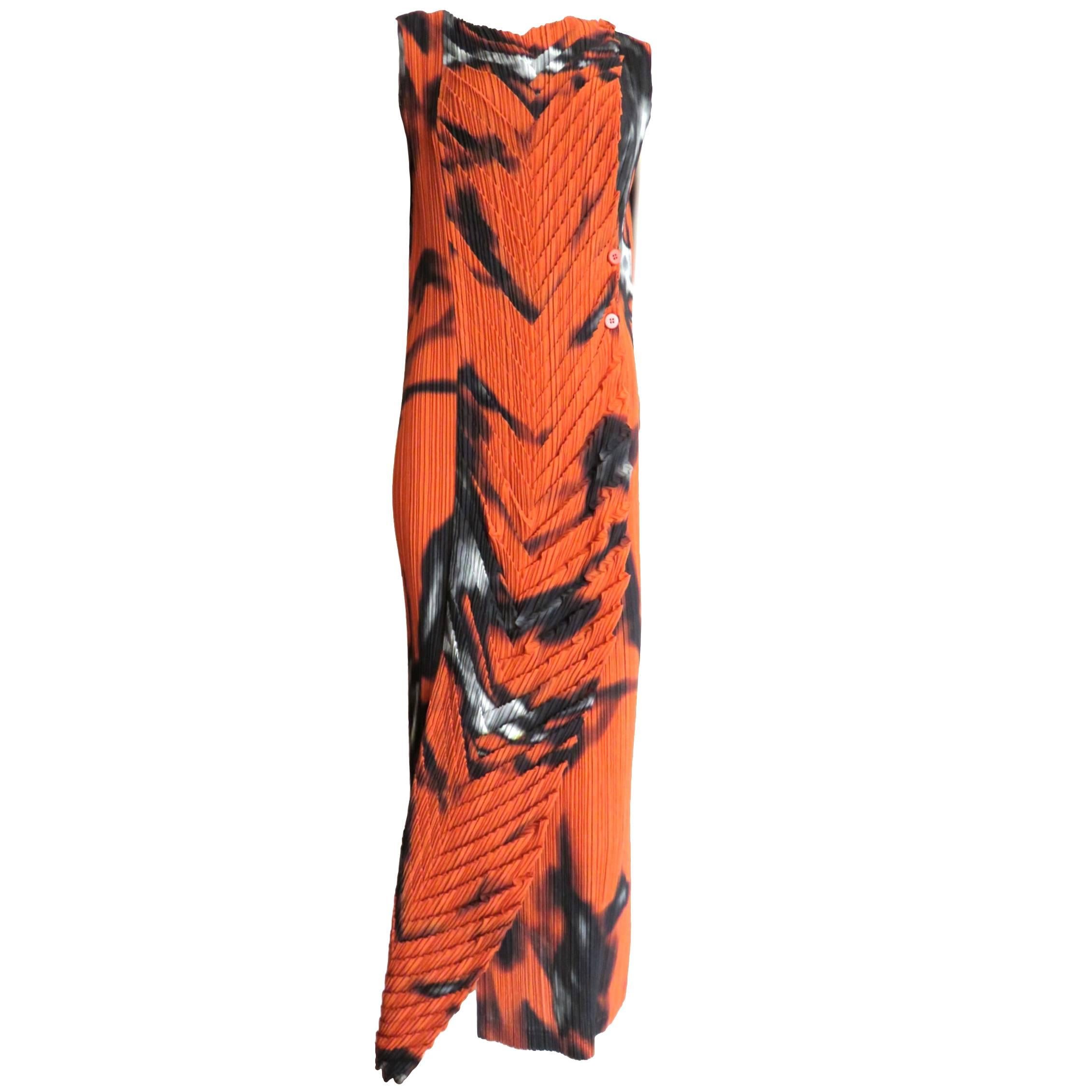 ISSEY MIYAKE Pleated flame-print dress  For Sale