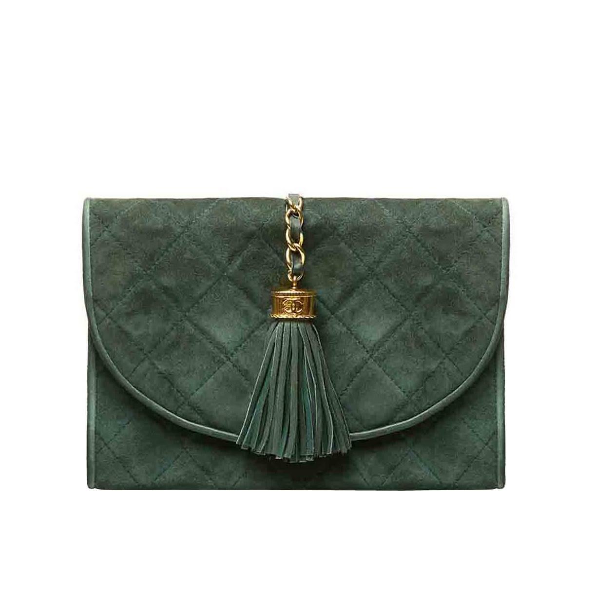Chanel Clutch aus grünem Wildleder mit Quaste