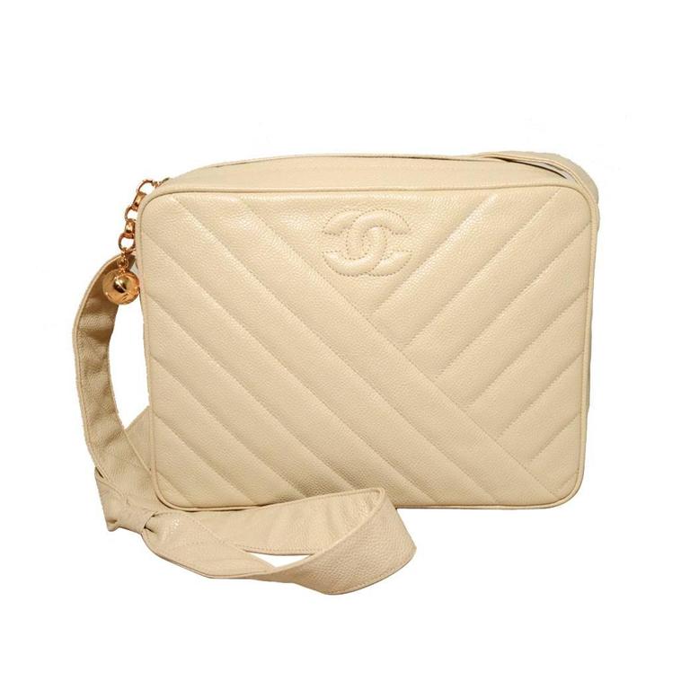 Chanel Caviar Shoulder Bag Cc - 167 For Sale on 1stDibs