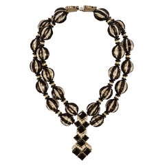 Un collar inspirado en el Art Déco de William DeLillo