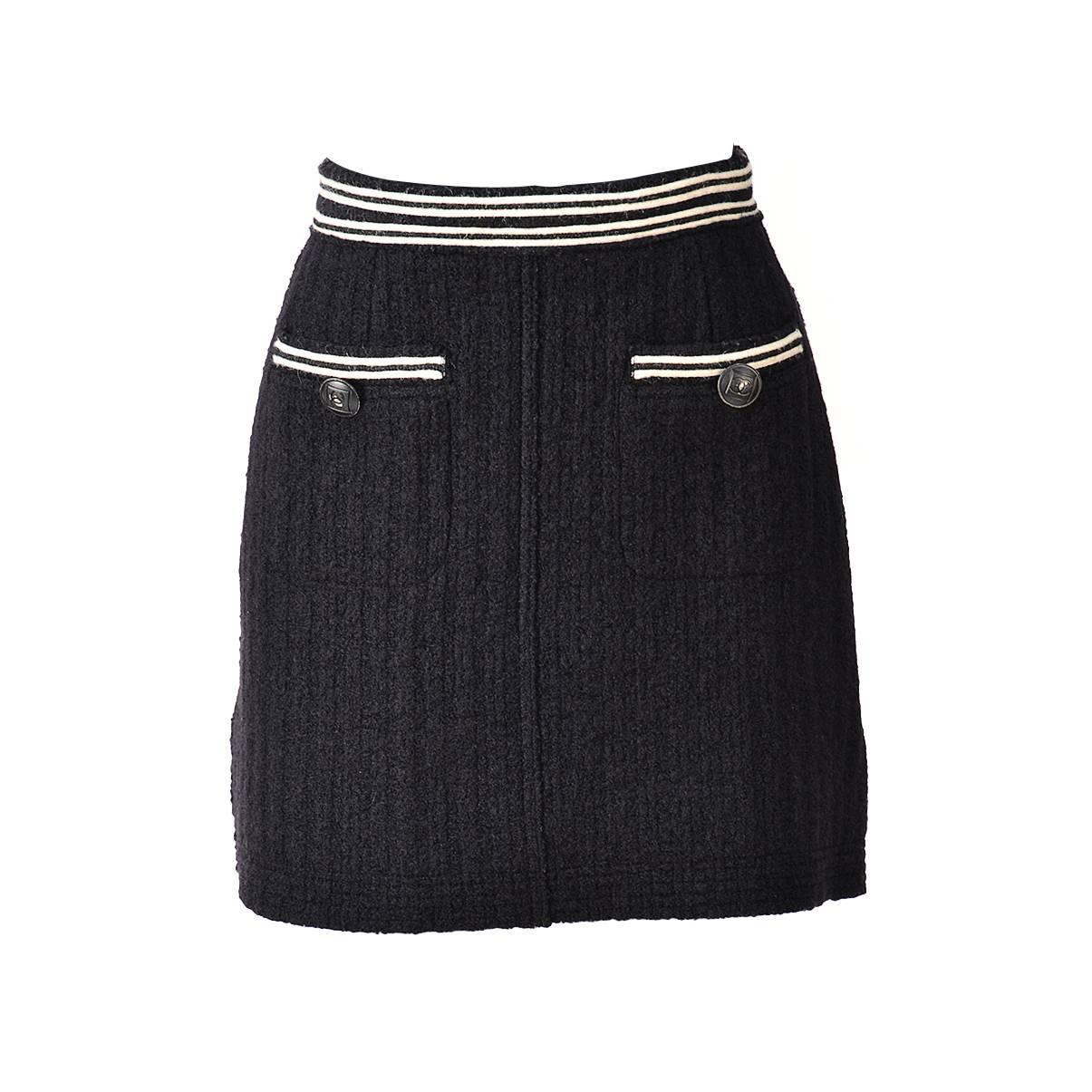Mini gonna Chanel anni 2000 in lana bianca e nera