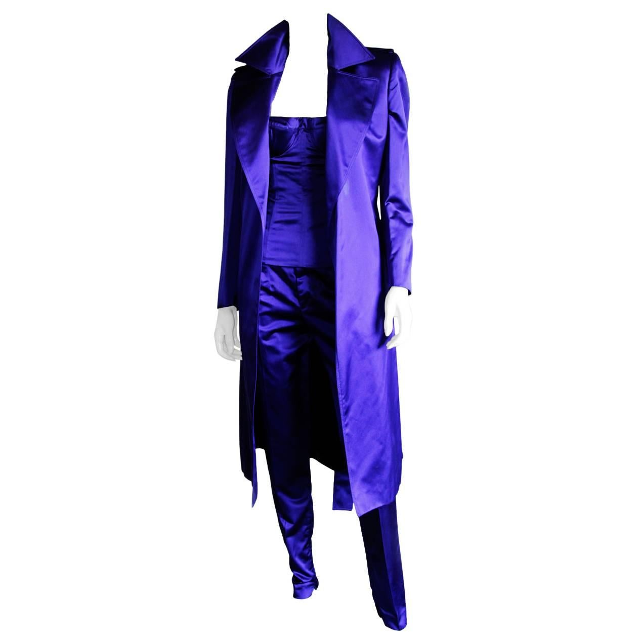 Absolutely Gorgeous Tom Ford For Gucci Spring Summer 2001 Electric Blue Silk Runway Coat, Bustier & Pants 3pc Set!

Who could ever forget the incredible electric blue silk runway coat, bustier & pants from Tom Ford's incredible spring/summer 2001