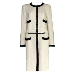 Rare Collector's CHANEL Signature Tweed White and Black Coat with Belt 4