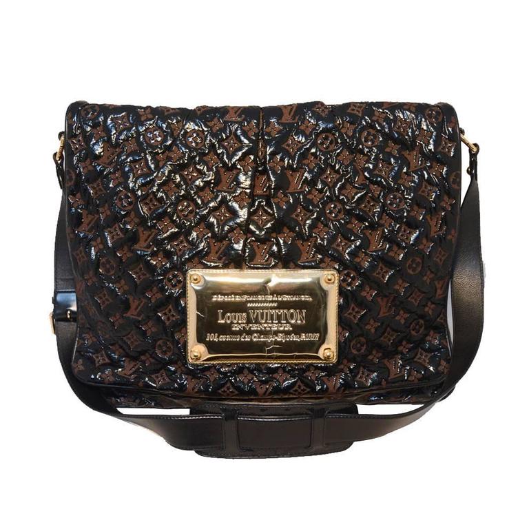 Louis Vuitton Patent Leather Embossed Logo Xl Messenger Bag Rare For Louis Vuitton Patent Leather Embossed Logo Xl Messenger Bag Rare For