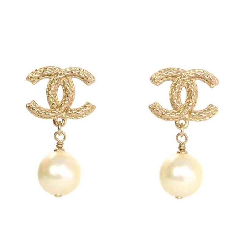 chanel pearl drop earrings gold
