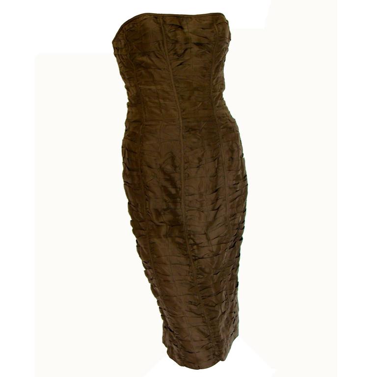 Gucci Tom Ford Strapless Ruched Brown Silk Bodycon Dress Spring Gucci Tom Ford Strapless Ruched Brown Silk Bodycon Dress Spring 2001 For