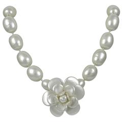 Chanel Pearl necklace with Pearl Camiiia