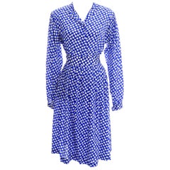 Zweiteiliges Ferragamo-Seidenkleid in Blau mit Rock & Bluse und Spaten, Neuheitsdruck