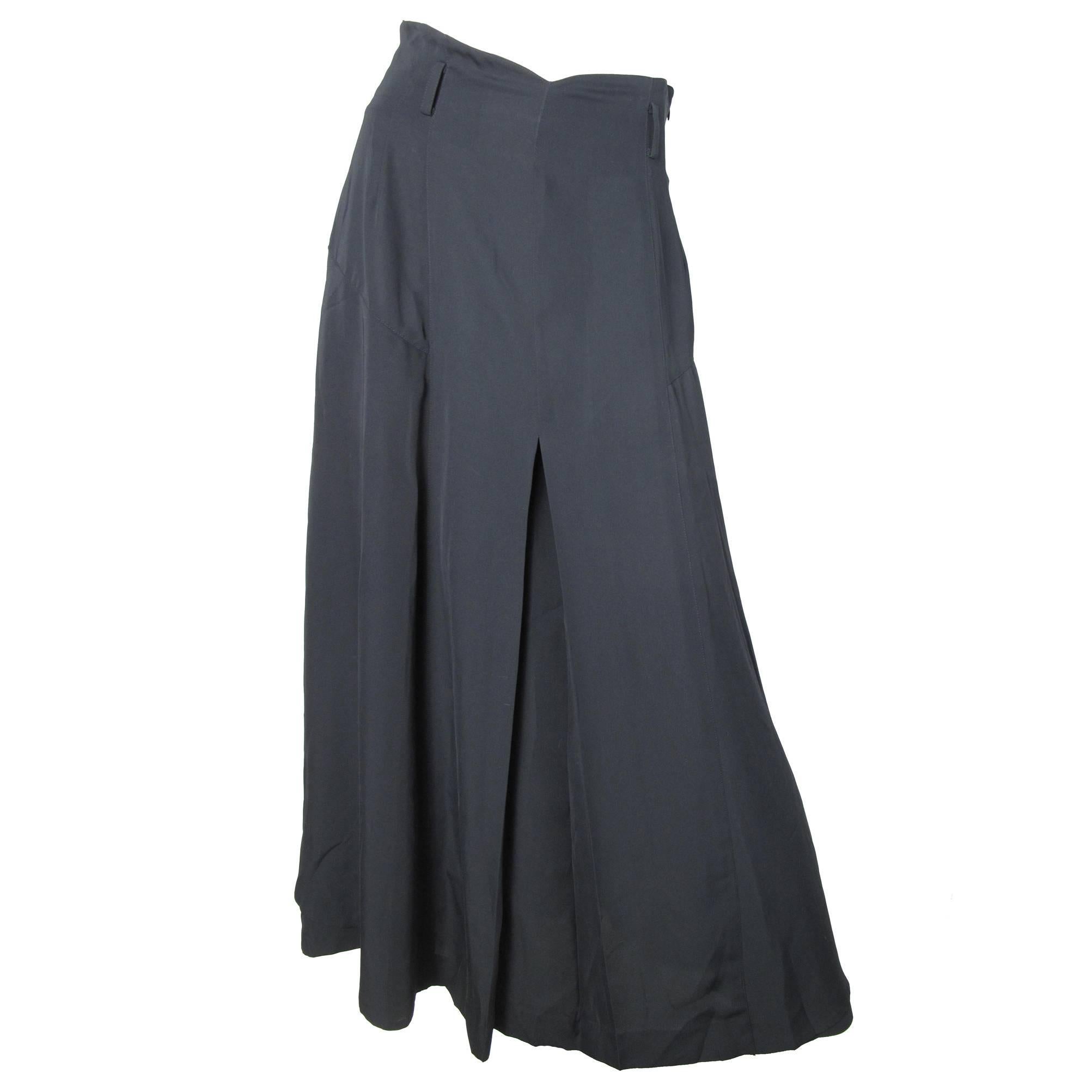 1988 Comme des Garcons black velvet skirt.  Condition: very good.  Size Medium   28