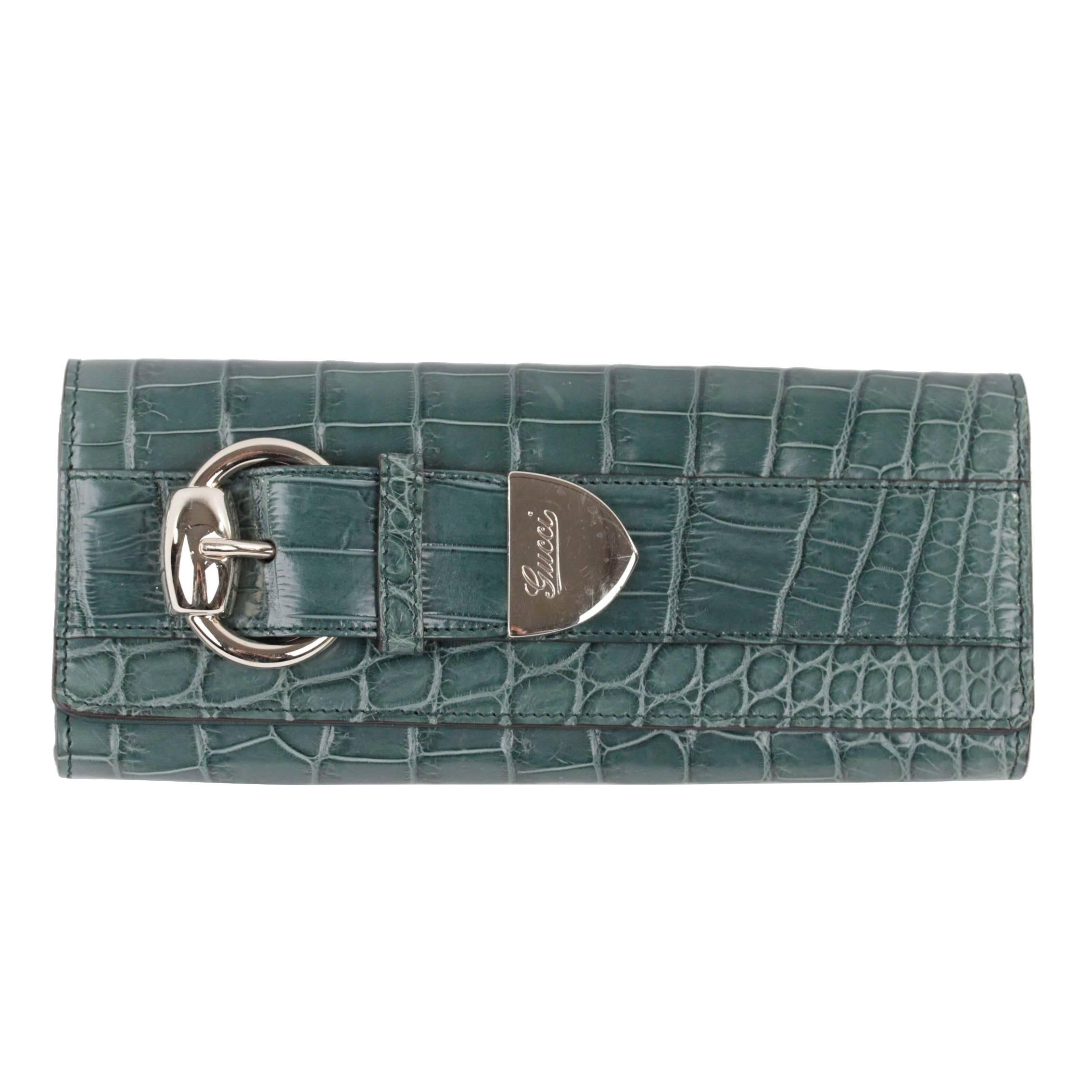 GUCCI Green EMBOSSED CROC LOOK Leather CLUTCH Purse or WALLET Pouch