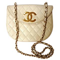 80's Vintage CHANEL ivory white quilted lambskin shoulder purse with large cc.
