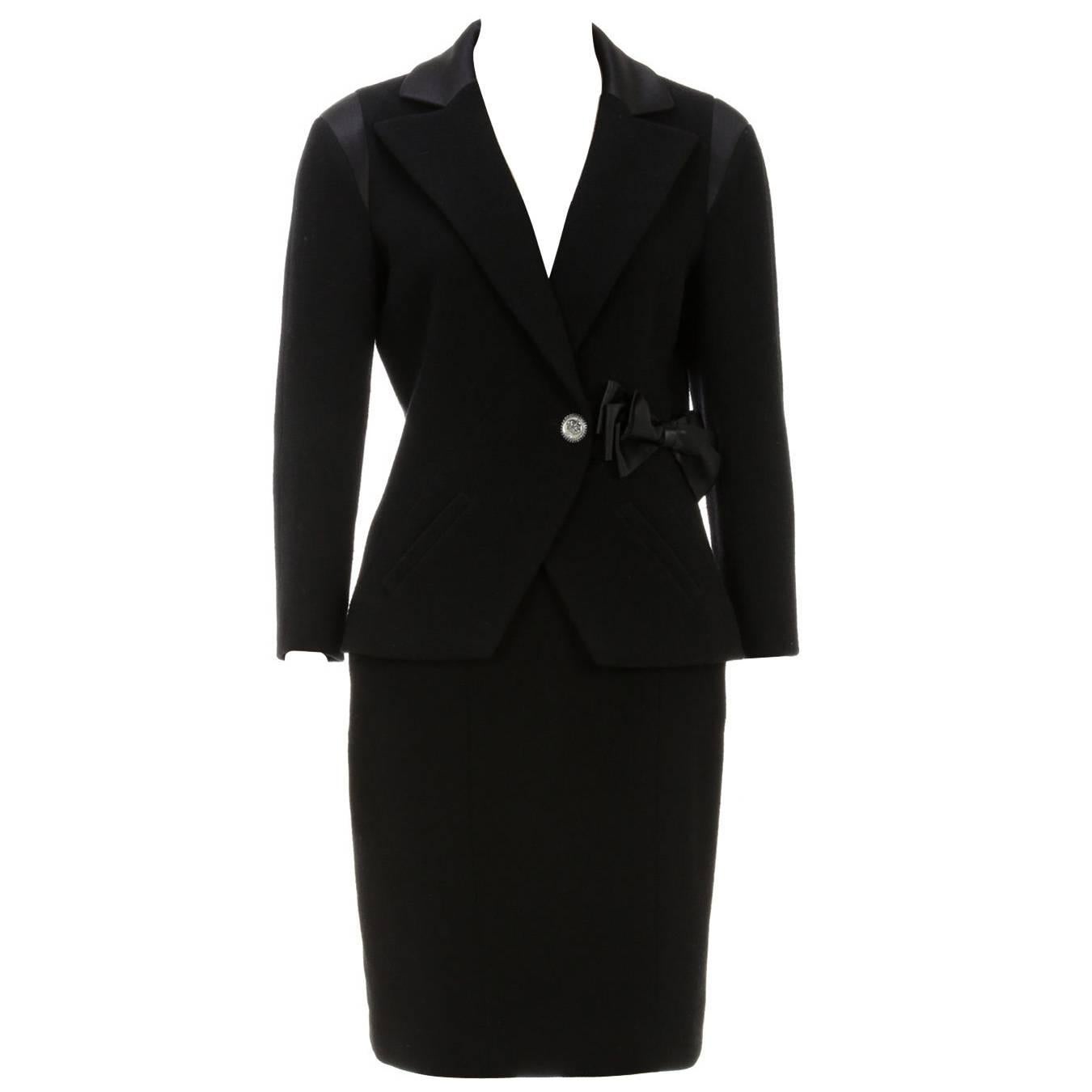 Chanel Black Wool and Silk Bow Jacket and Skirt Suit 08A (Size 40) For Sale