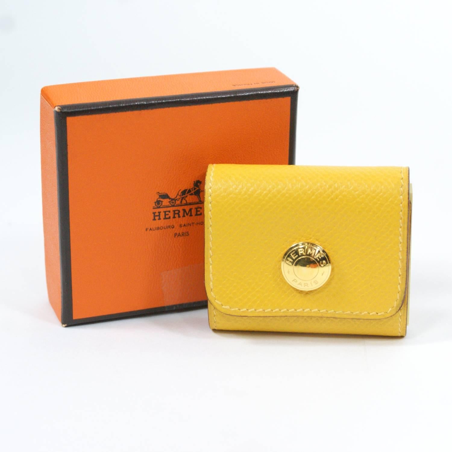 Mini note book case with post its
Gold tone hardware
Snap closure
