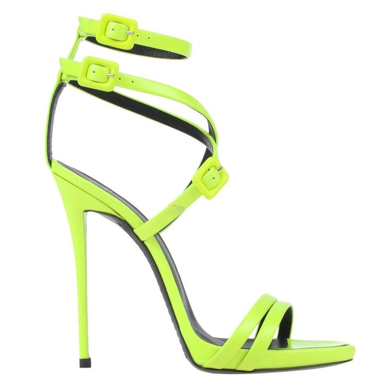 Pickering verzoek Uiterlijk Giuseppe Zanotti NEW and SOLD OUT Neon Lime Green High Heels Strappy Sandals  at 1stDibs | lime green strappy heels, lime green heels, lime green  stilettos