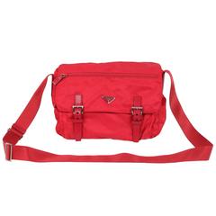 PRADA Red VELA TESSUTO Nylon MESSENGER CrossBody SHOULDER BAG at 1stDibs | red  prada messenger bag