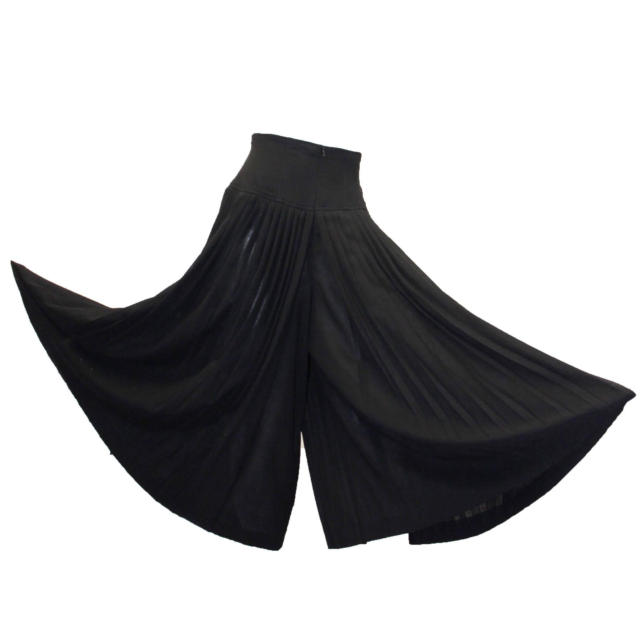 Escada - Culotte plissée noire à couteau, années 80 en vente