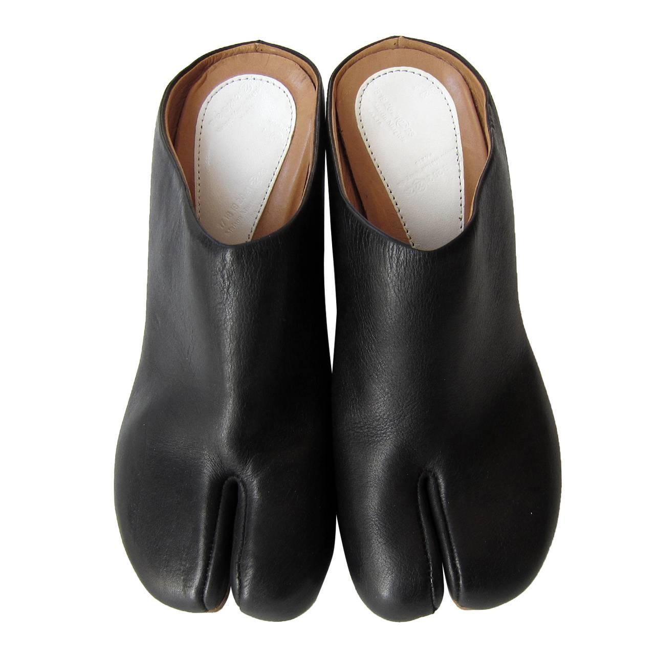 shoes with split toe