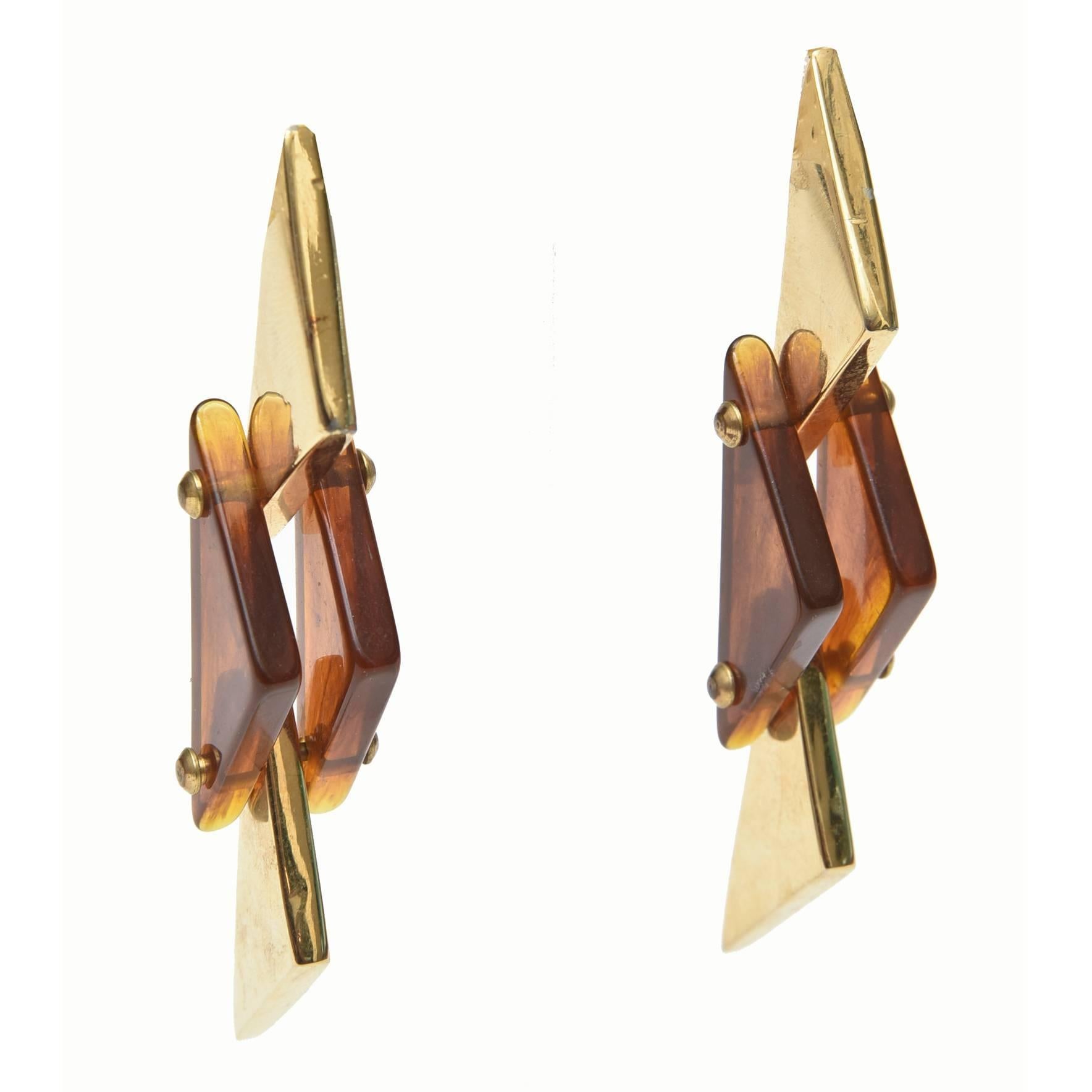  Tortoise Lucite and Brass Plated Dangle Sculptural Earrings Pair Of Vintage For Sale