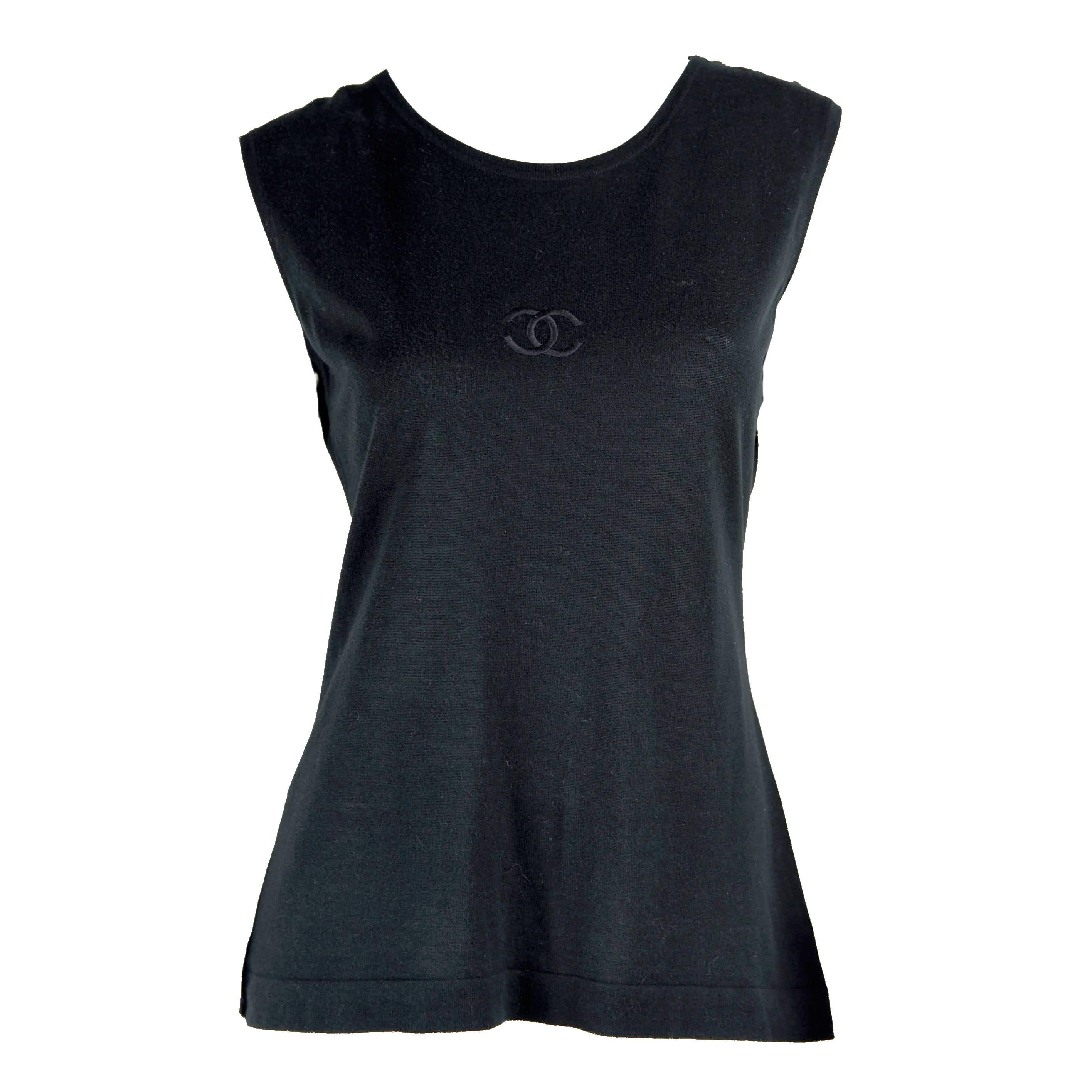 1980s Chanel Boutique Cotton Sleeveless Top with CC front and 4 gold CC Buttons For Sale